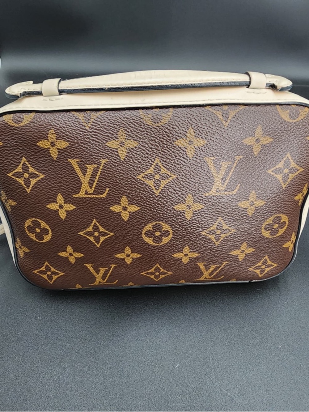Louis Vuitton Monogram Canvas Crossbody with Cream Trim and Gold Accent - Picture 4 of 9